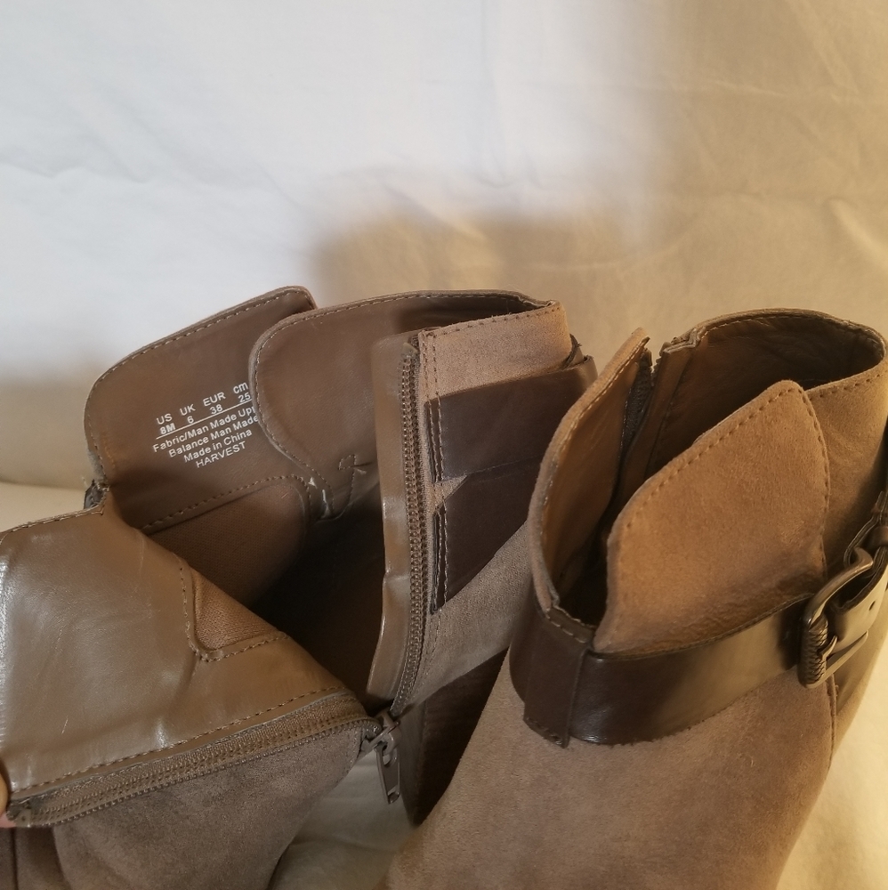 Boots - Picture 4 of 4